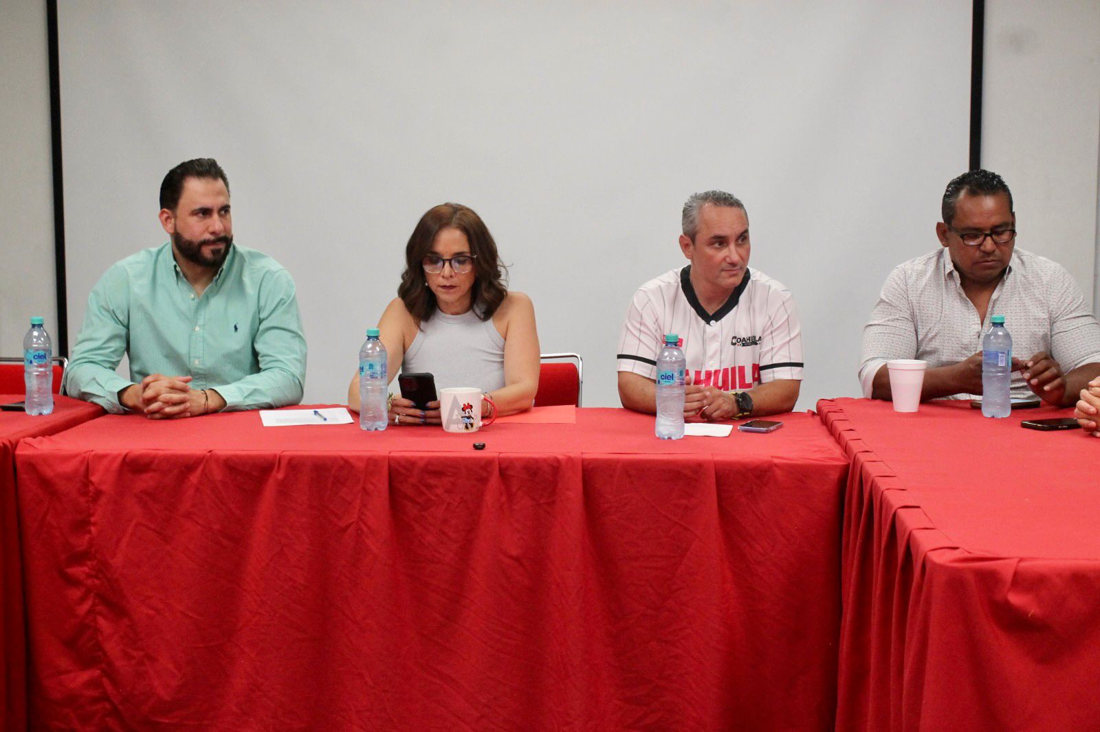 Los representantes del Patronato Administrador, se dijeron optimistas
por la buena afluencia de deportistas que asisten en verano. (Especial)