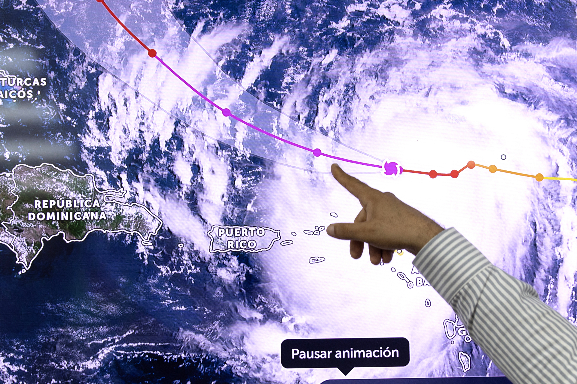 Erin se convierte en un huracán 'catastrófico' con categoría 5 en el Atlántico