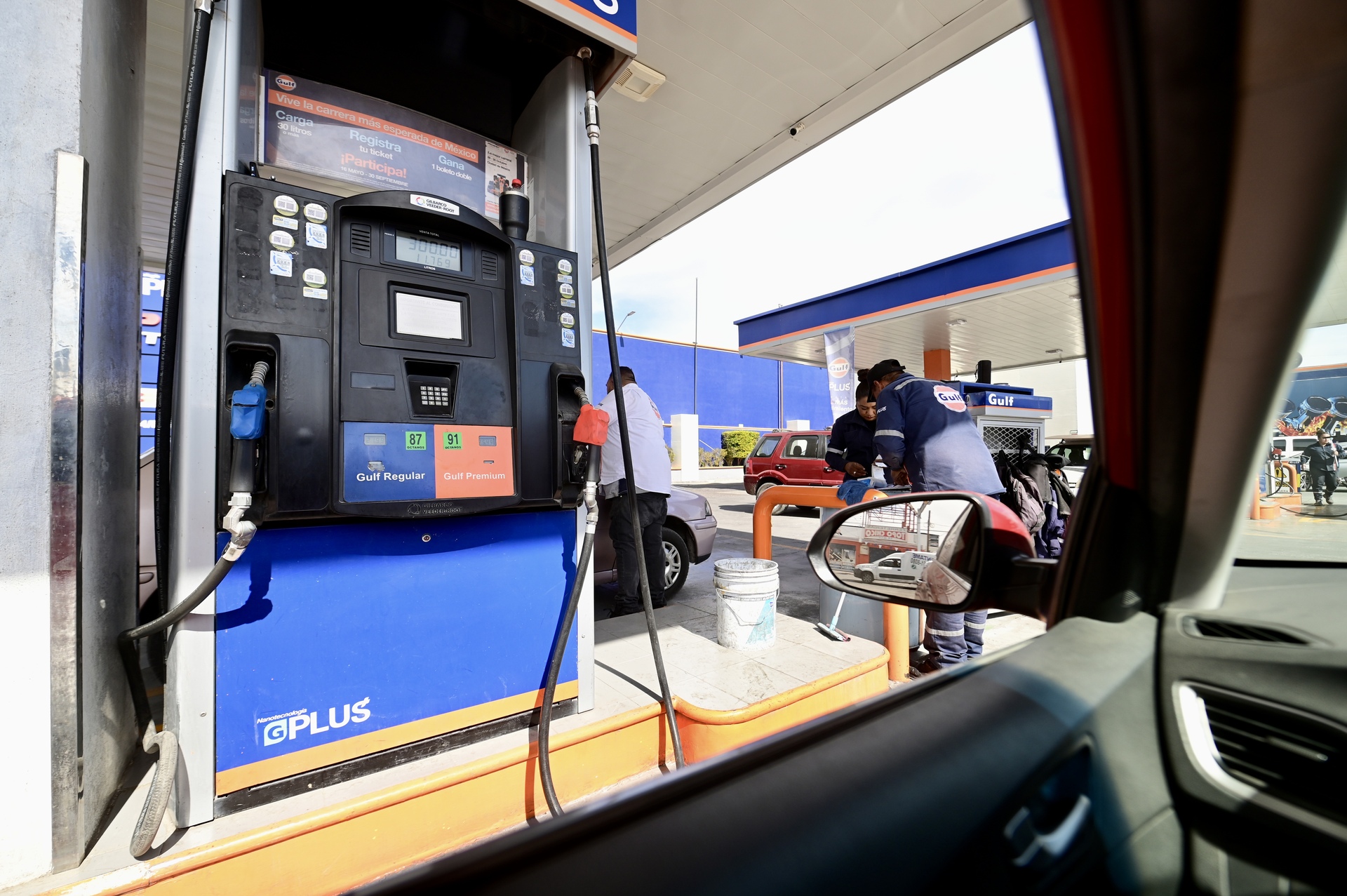 Pemex sufre inédita pérdida con tope a gasolinas