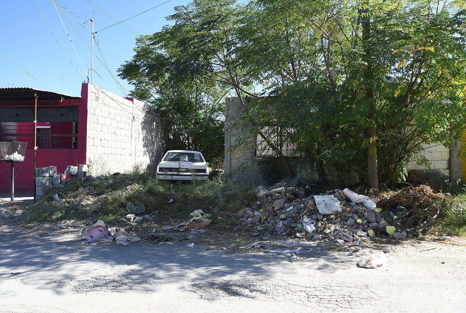 Suman 50 vehículos en abandono retirados de las calles
