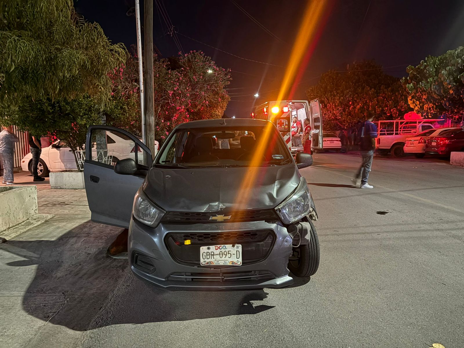 Choque entre dos autos deja una mujer lesionada, el caso fue turnado al juez