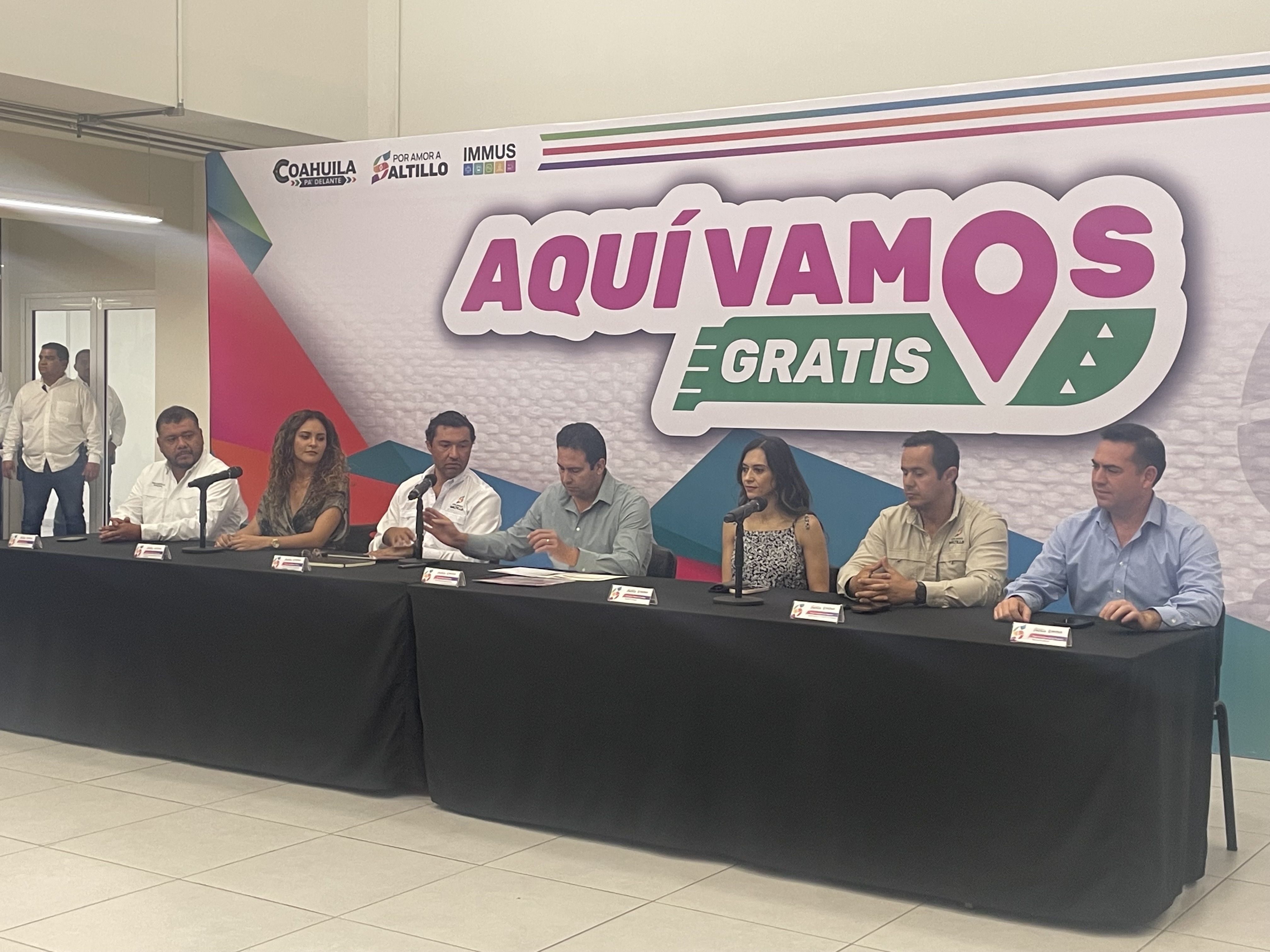 Alcalde de Saltillo arranca credencialización para el programa de transporte “Aquí Vamos Gratis”