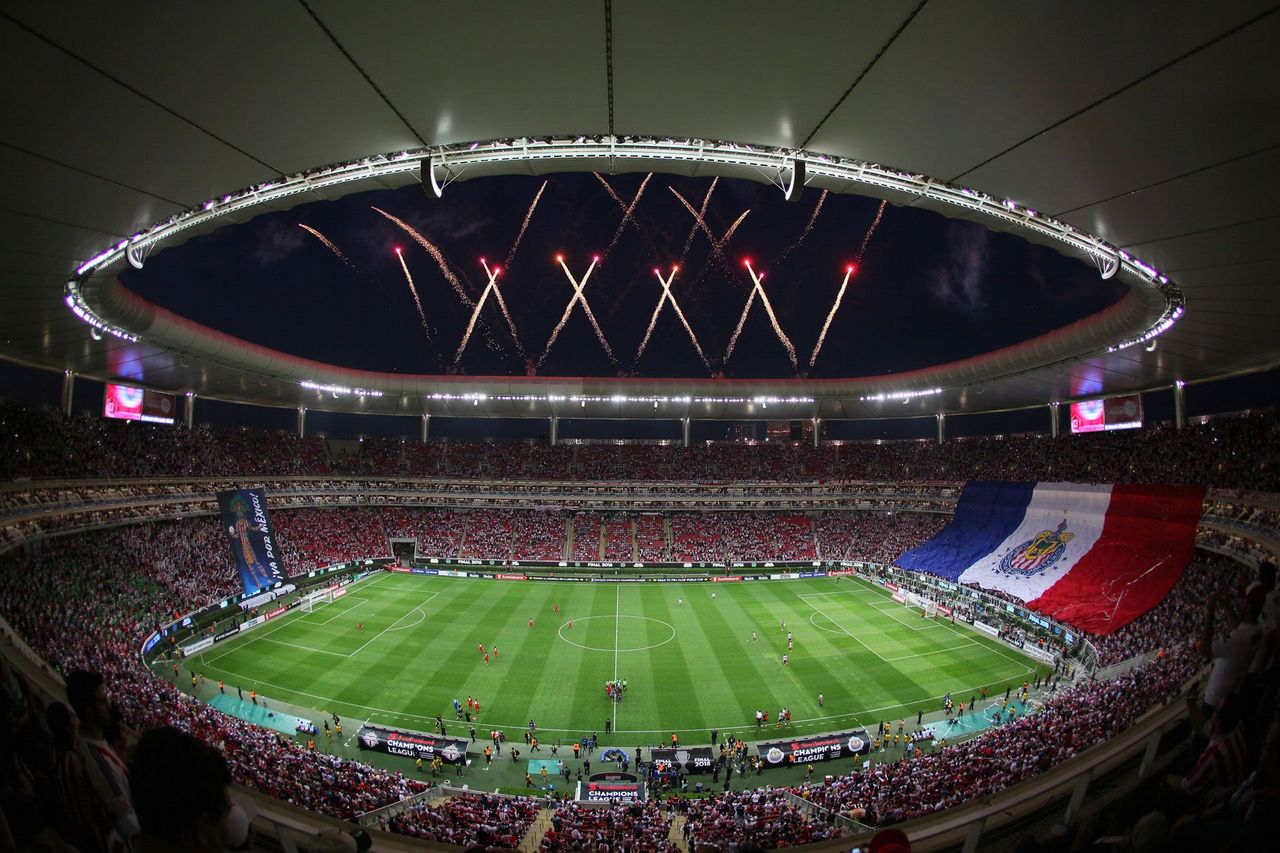 La casa de las Chivas, que será sede mundialista en 2026, fue foco de atención el pasado sábado por las riñas que se suscitaron en las tribunas del inmueble, mismas donde fue agredido el hermano del delantero Ángel Zaldívar, del FC Juárez, quien se quejó de la seguridad.
