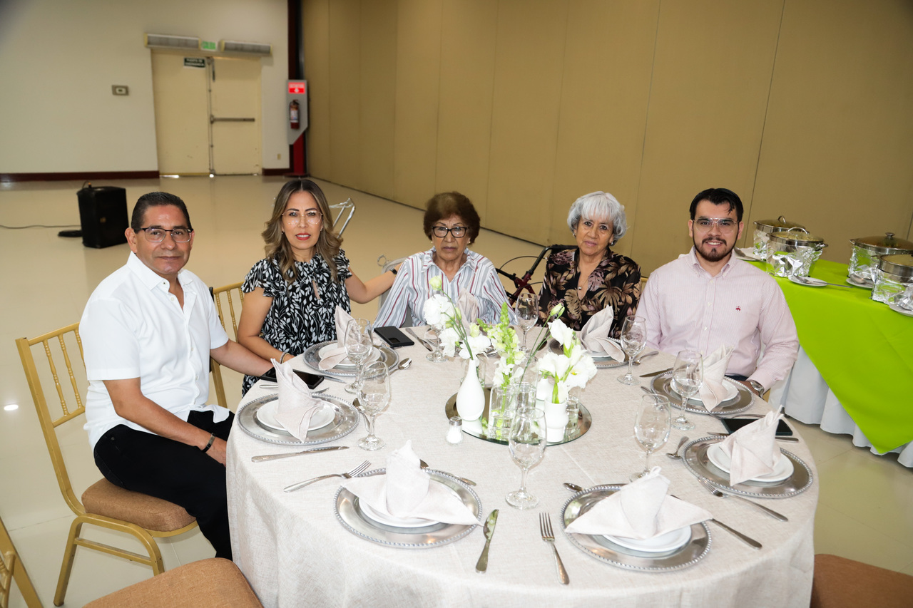Carlos Rangel, Liliana Delgado, Socorro Orona, Mary García y Carlos Valdez.