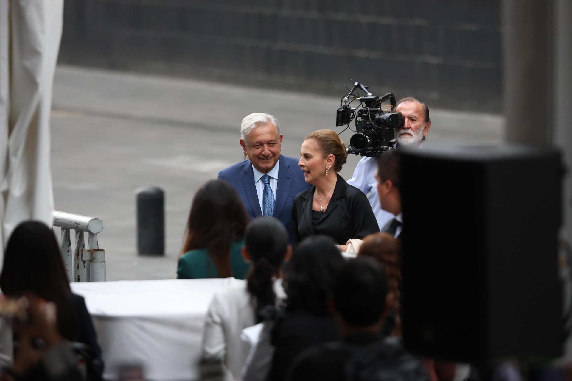 Gutiérrez Müller desmiente a ABC; está en México