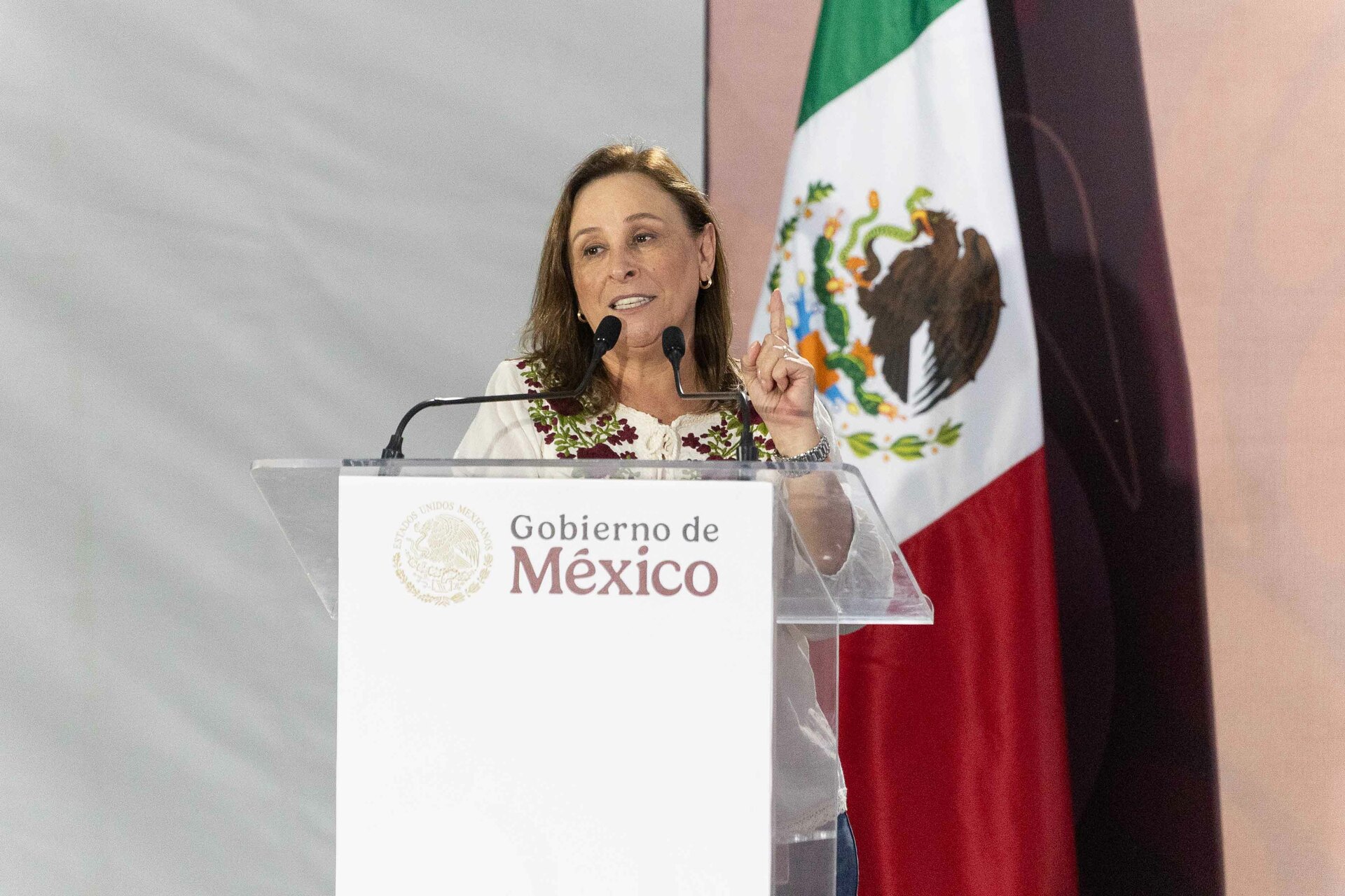 Gobernadora de Veracruz arropa a exauditor de Pemex acusado de sobornos