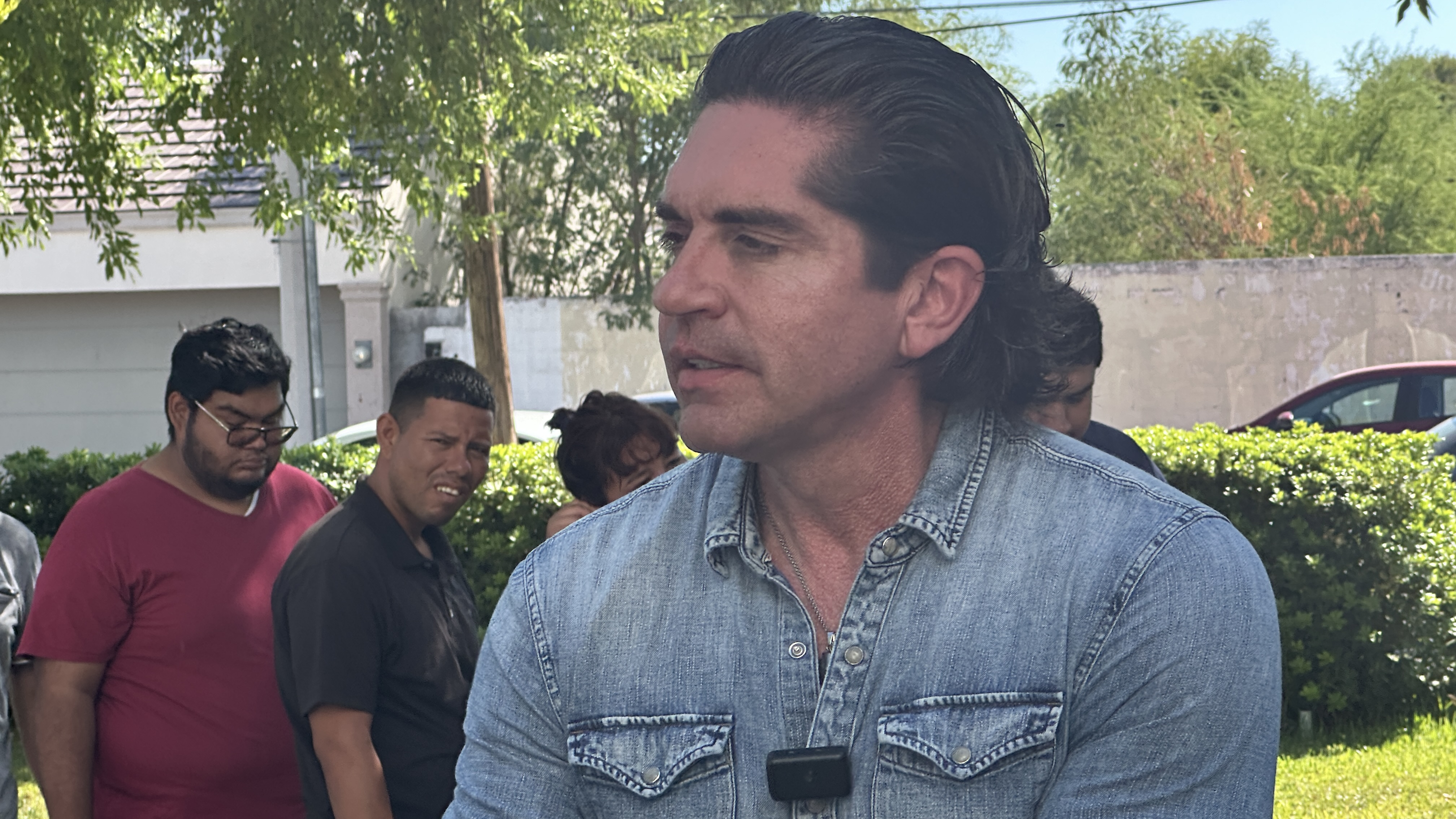 Lleva Luis Fernando Salazar feria de empleo a obreros de AHMSA