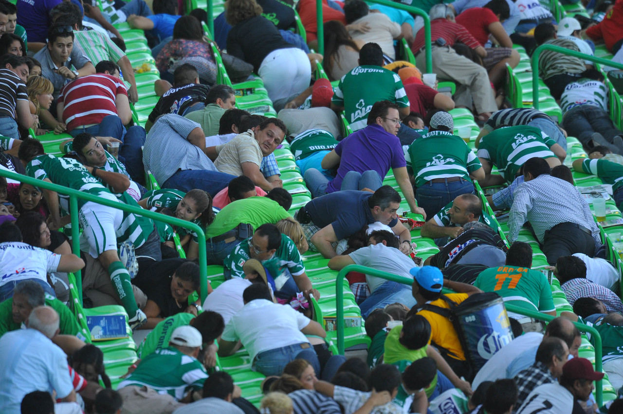 Los aficionados laguneros vivieron momentos de angustias tras escuchar detonaciones de arma de fuego a las afueras del Territorio Santos Modelo mientras se llevaba a cabo un encuentro de la Liga MX.