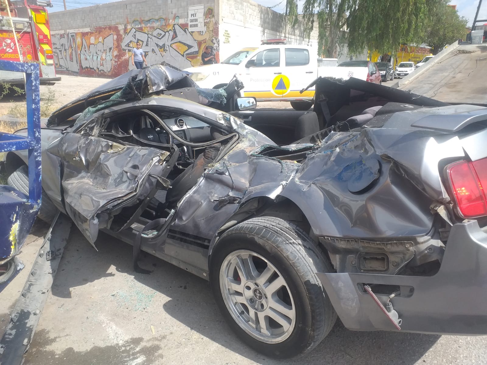 Joven queda lesionado tras chocar su Mustang contra un camión en Torreón