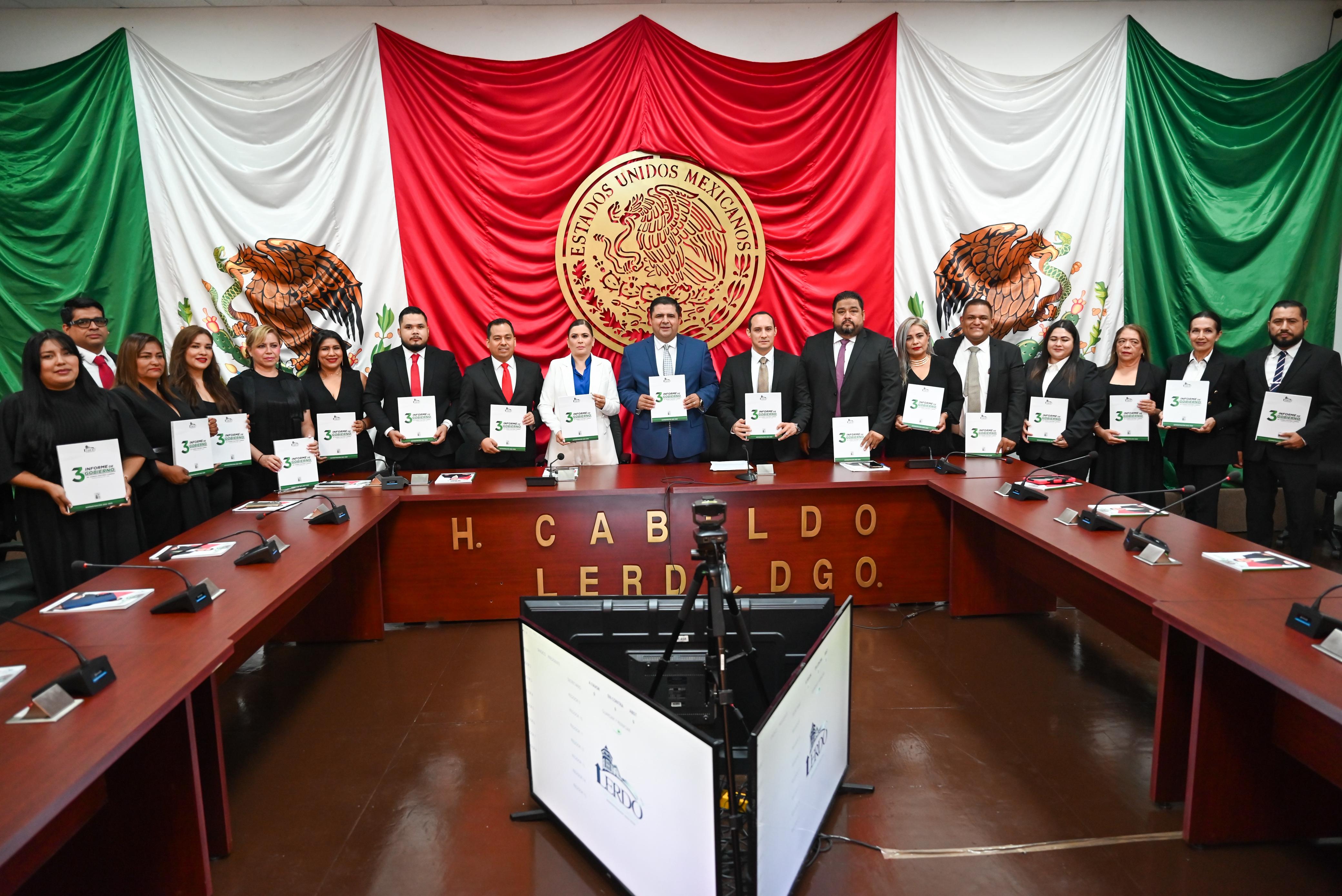 Entrega alcalde de Lerdo, Homero Martínez, glosa de su Tercer Informe de Resultados al Cabildo de Lerdo en sesión solemne