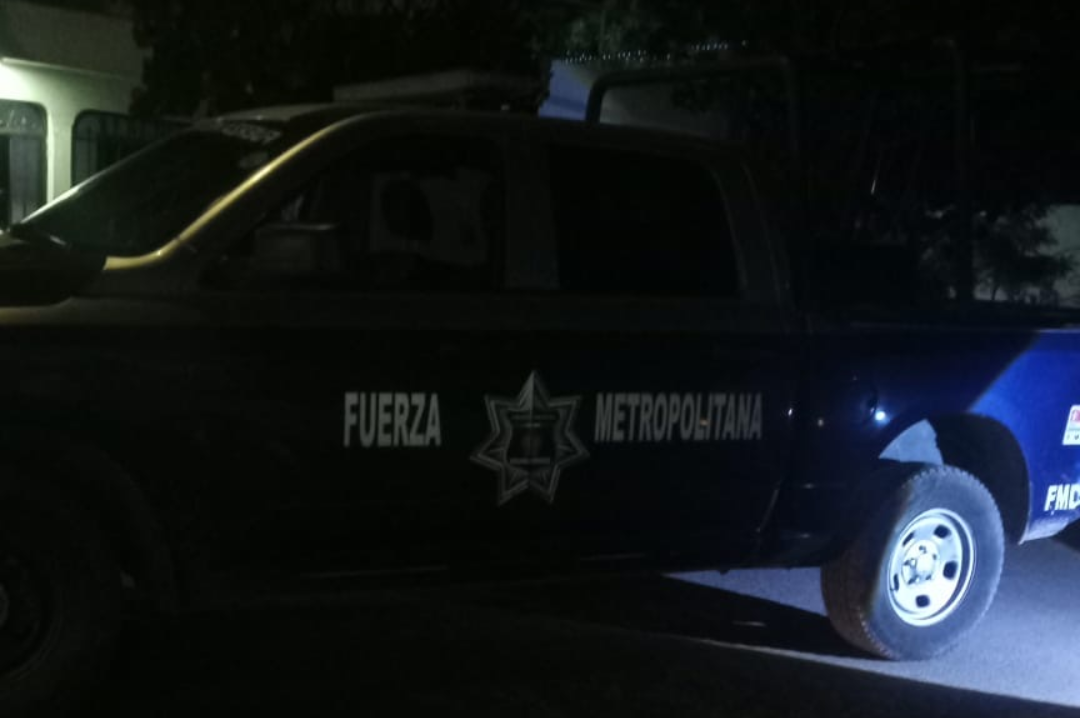 Menor de 13 años impacta su moto contra patrulla de la Fuerza Metropolitana en Gómez Palacio