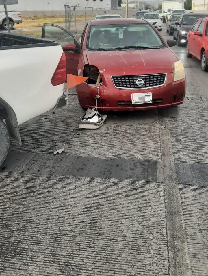 Provoca accidente al salir de un establecimiento en Gómez Palacio