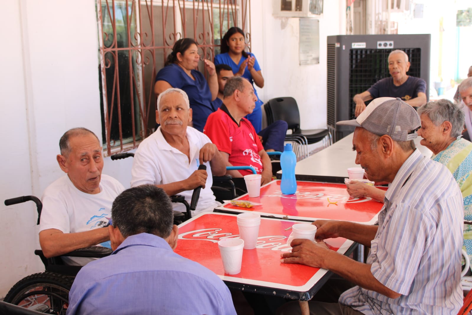 Organizan convivencia con huéspedes del asilo de ancianos de San Pedro