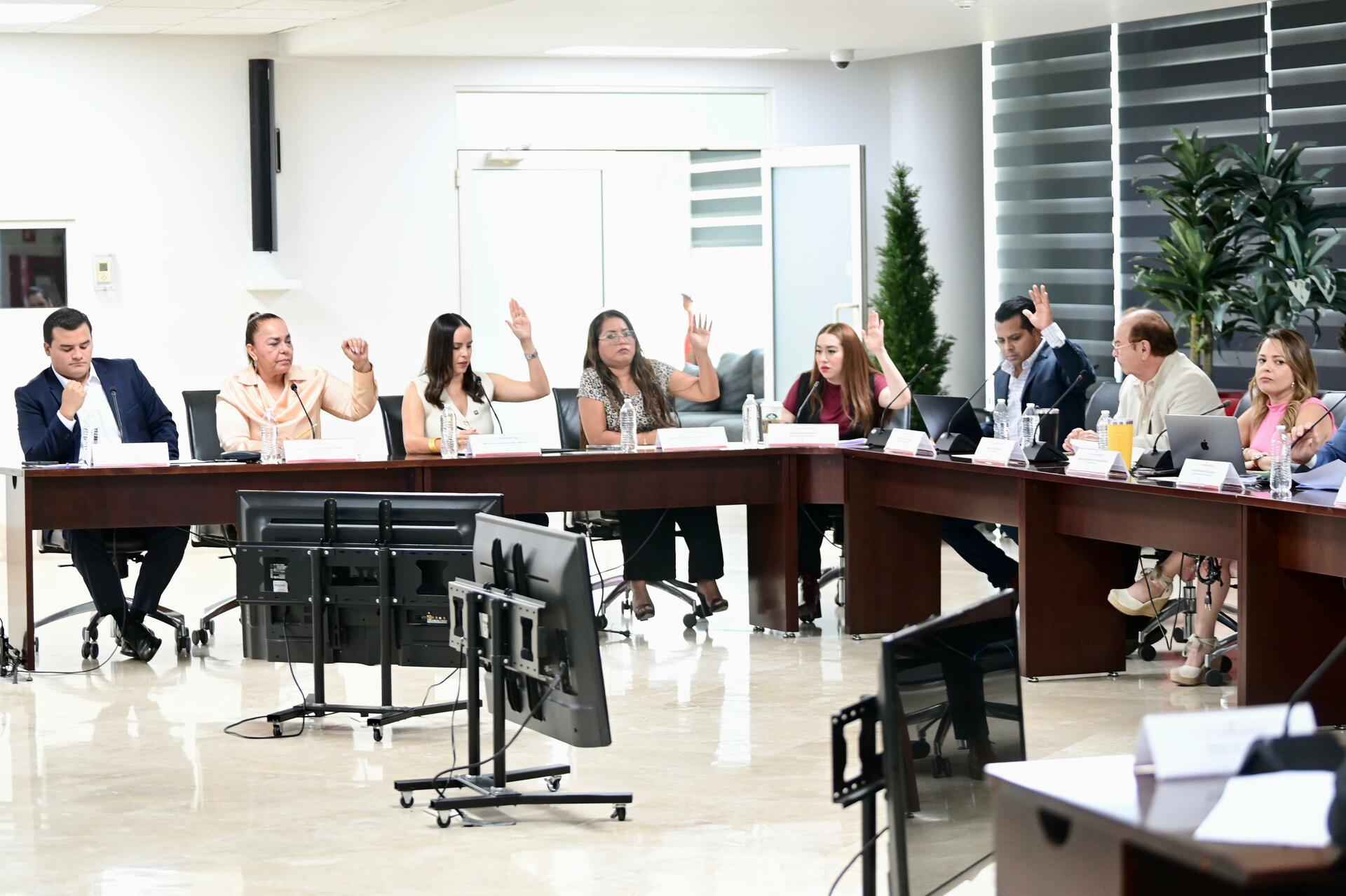 Aprueban convocatoria para designar nuevo contralor municipal; oposición exige transparencia en selección