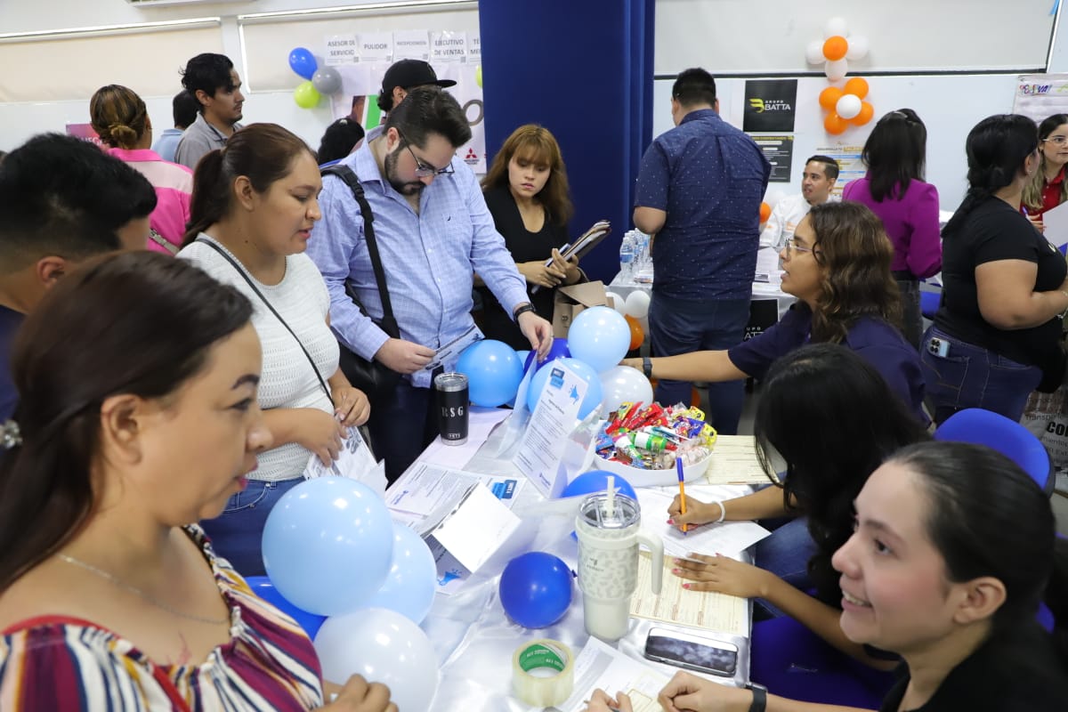 Ofertan 1200 vacantes en Feria del Empleo para las Juventudes