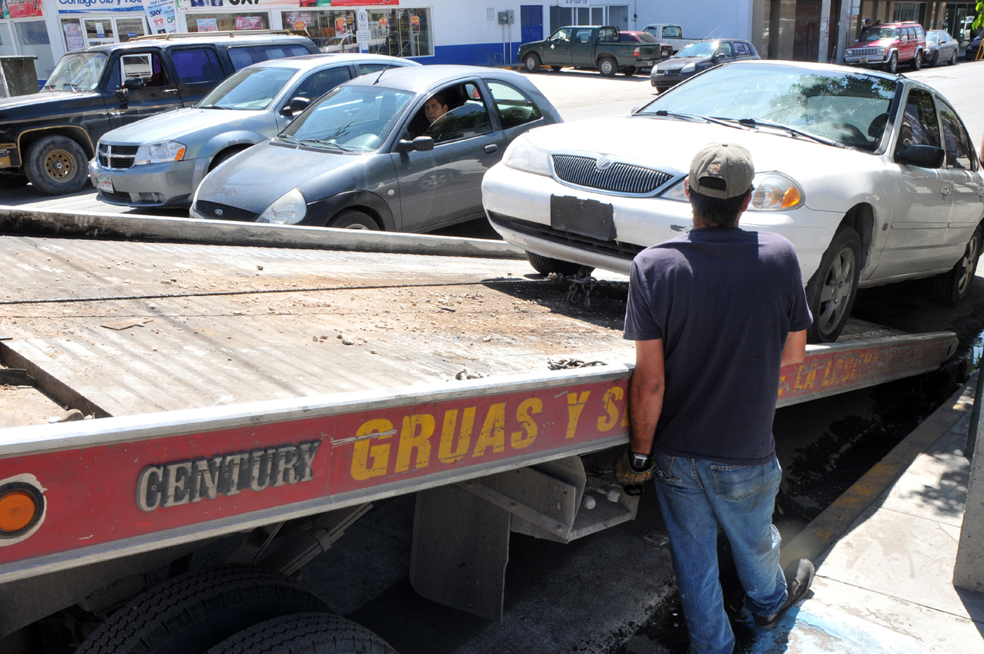 Cobros de grúas en Torreón rebasan la Ley de Ingresos, denuncia regidor de Morena