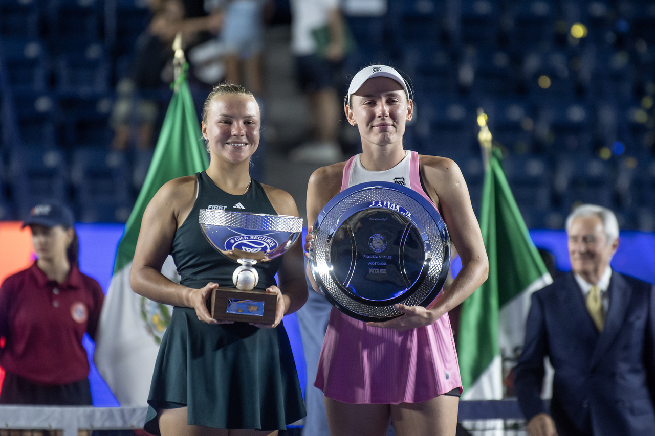 Diana Shnaider (i) y Ekaterina Alexandrova (d) dieron una gran exhibición anoche en la final del Abierto GNP de Monterrey.