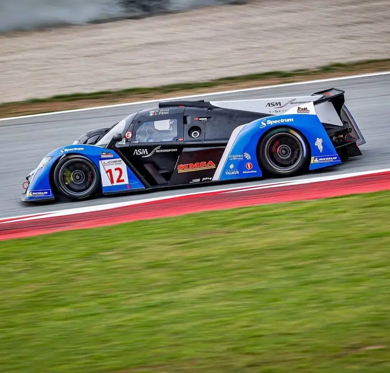 La lluvia puso a prueba a los jóvenes pilotos que participan en la Ligier European Series que se disputa en las pistas belgas. (Archivo)
