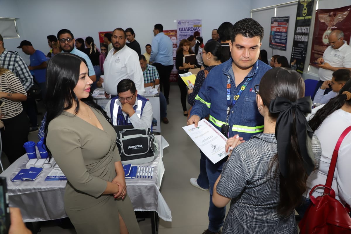 Jóvenes laguneros enfrentan el mercado laboral con más herramientas en inglés y certificaciones