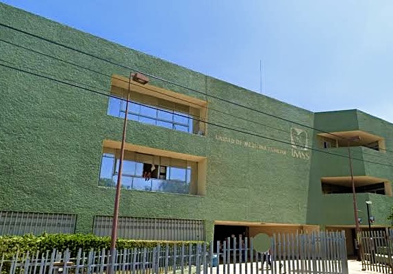 Muere ex comandante ministerial en un baño del IMSS