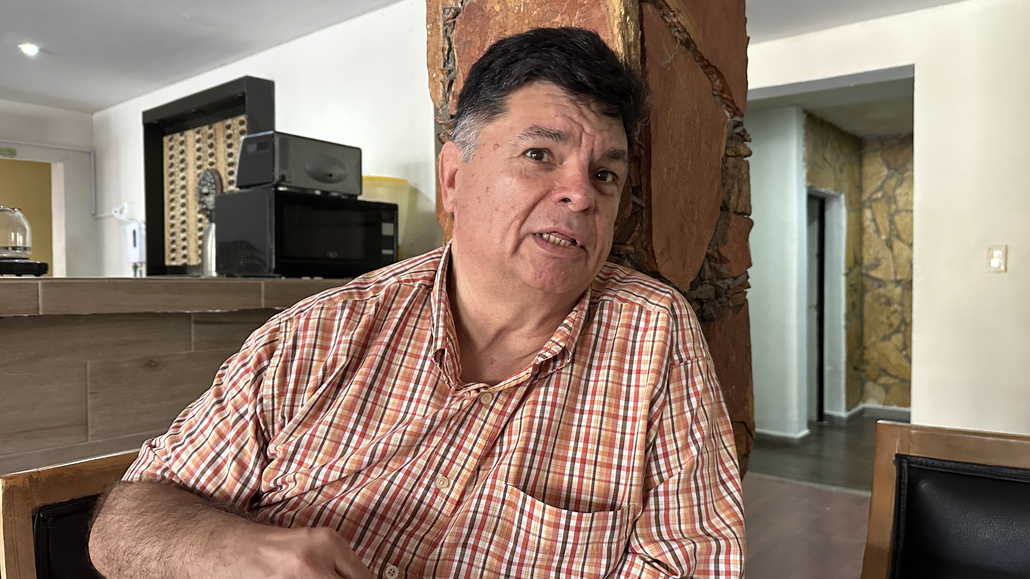 Empresario hotelero pide no especular sobre retiro de visa a funcionaria estatal