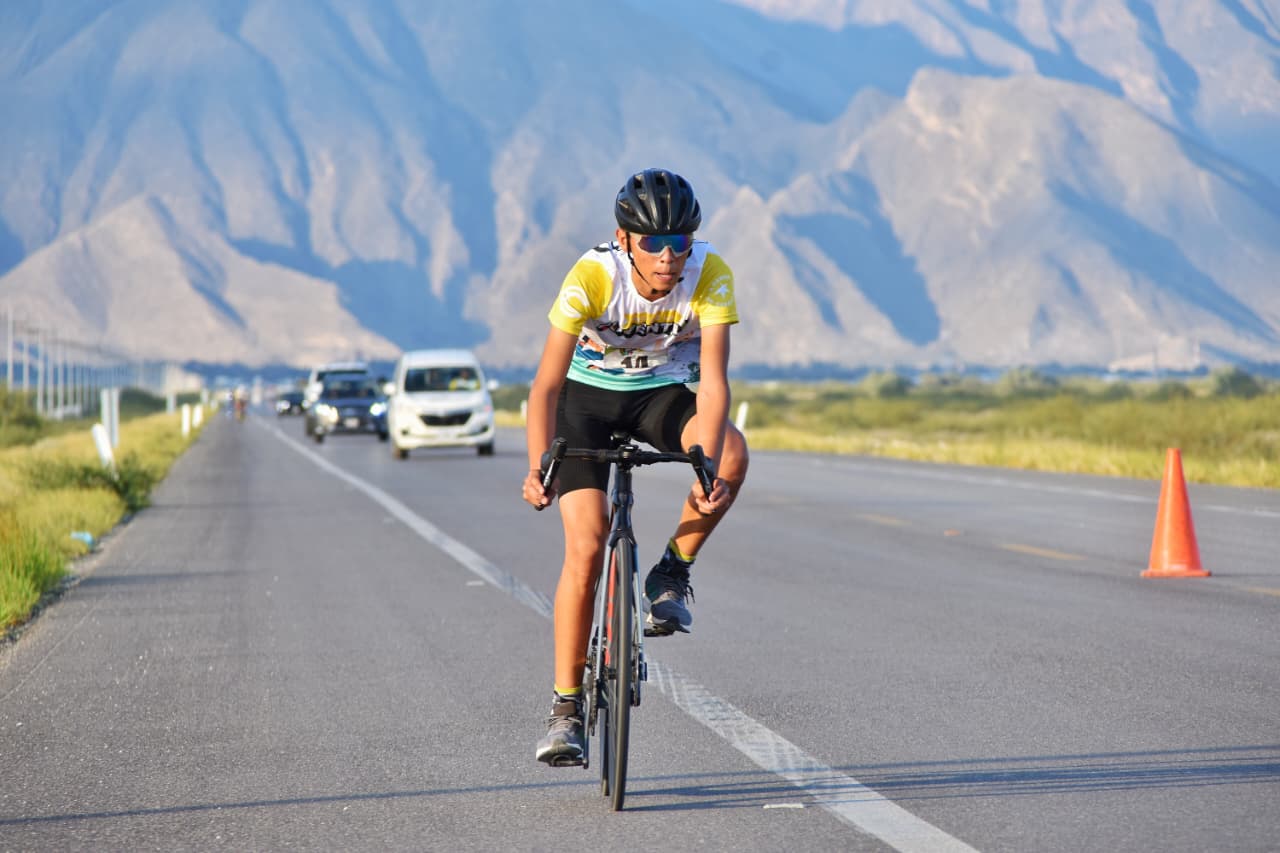Triatlón por la Juventud 2025 reúne a más de 150 jóvenes en Cuatro Ciénegas