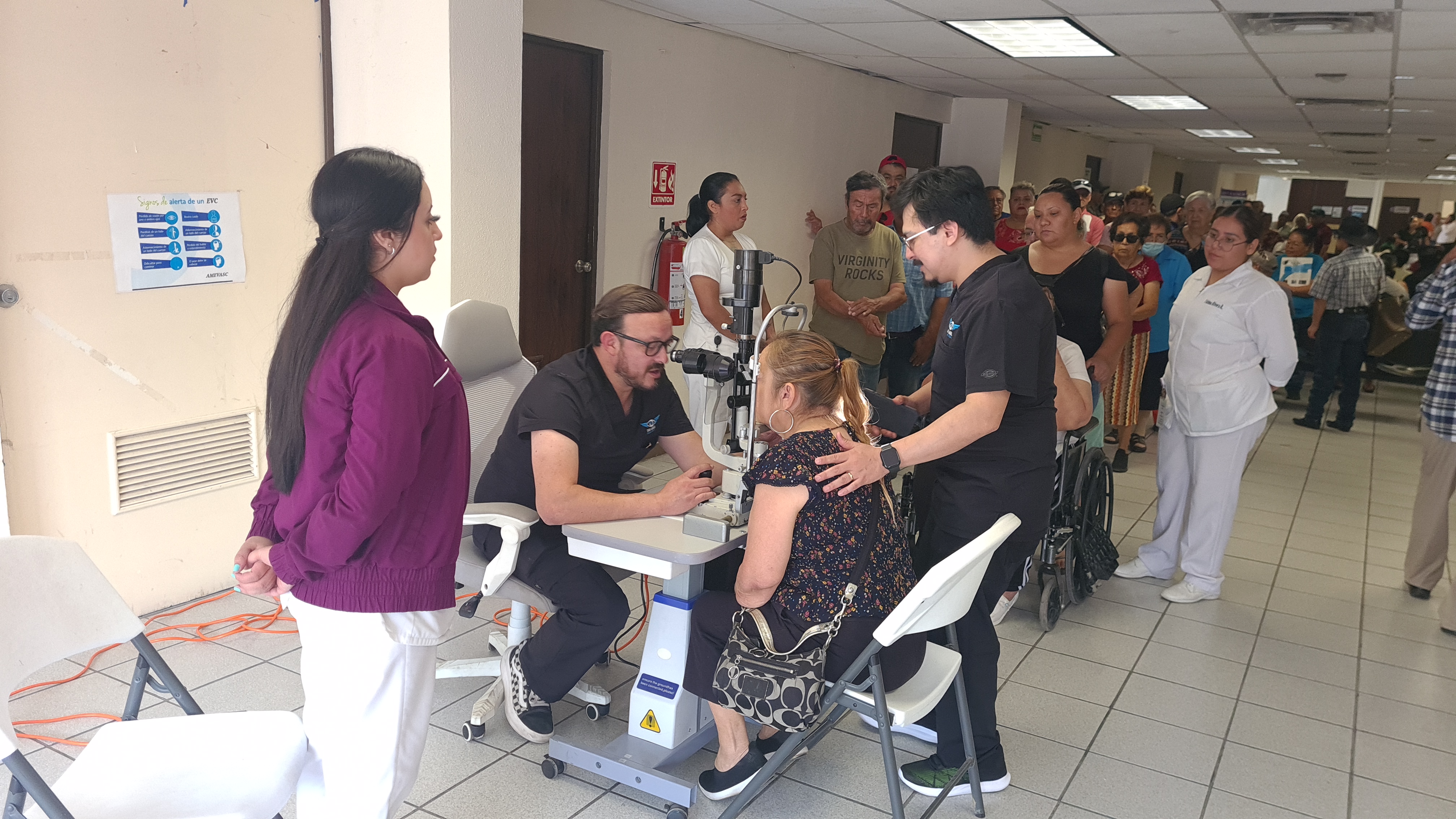 Pacientes reciben alta tras cirugía de cataratas y prótesis dentales