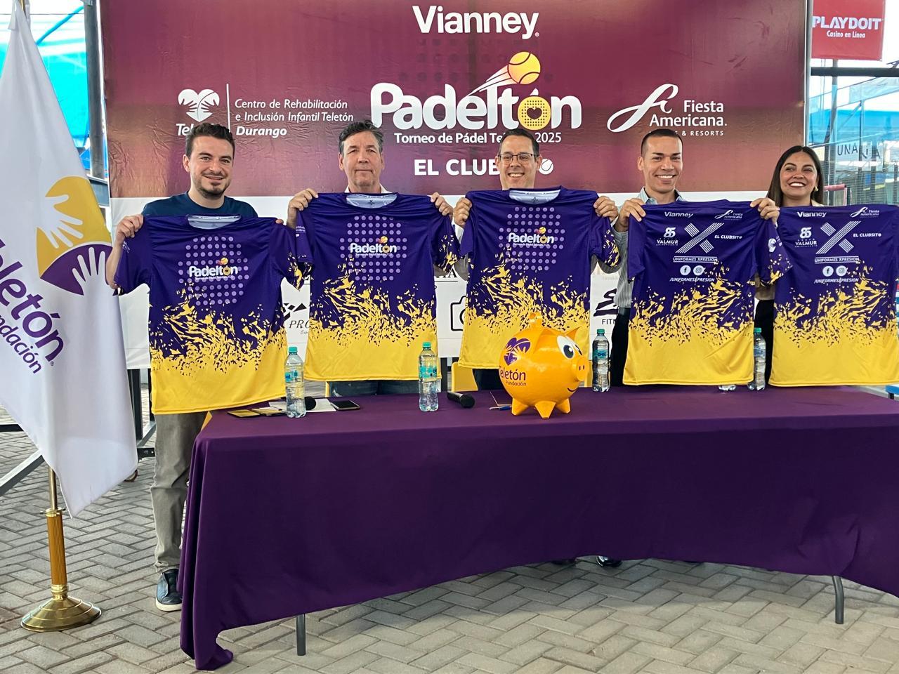 Los organizadores aprovecharon la conferencia de prensa, para presentar la playera que se obsequiará a los padelistas que se inscriban.