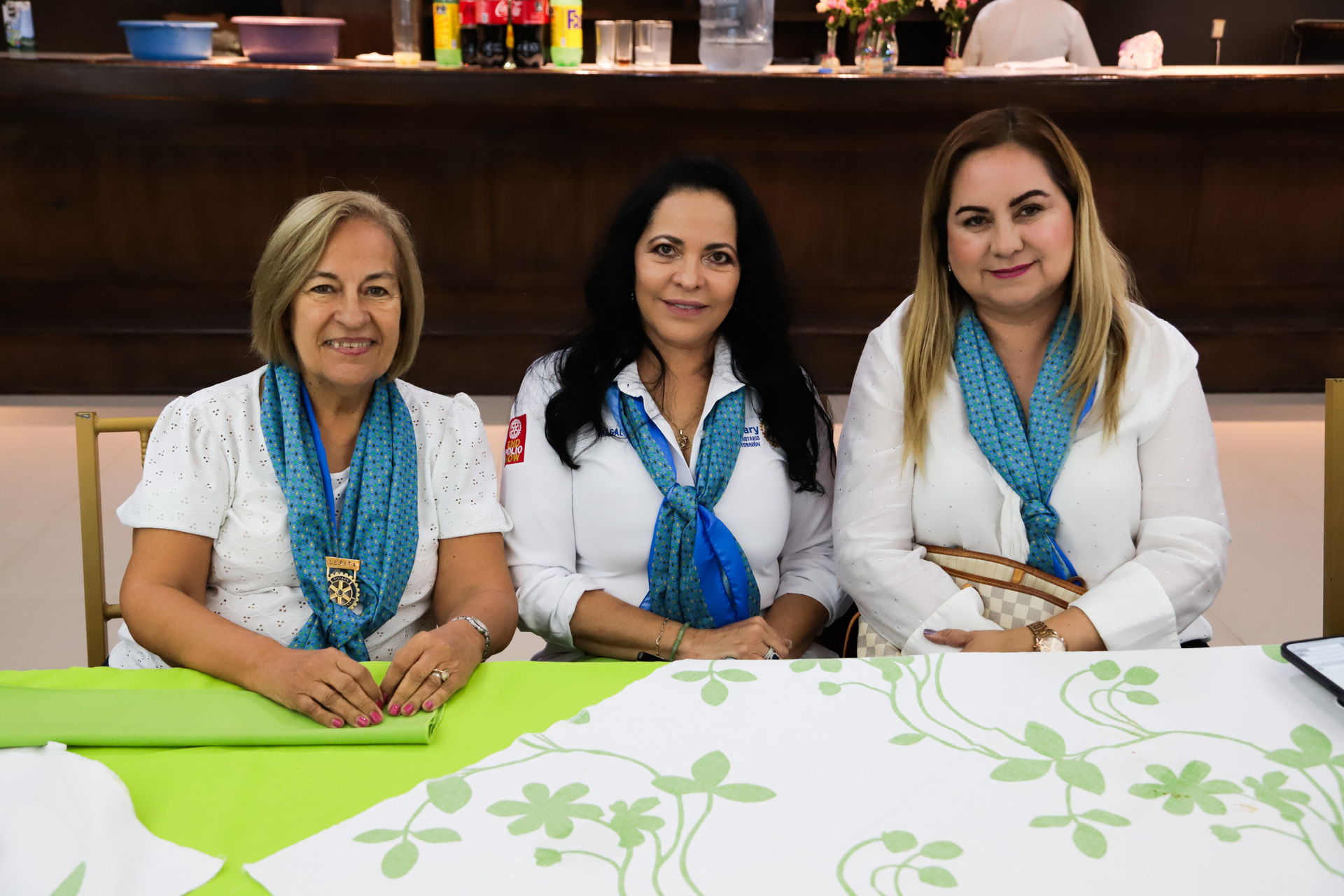 Lupita Leal de Gutiérrez, Magaly de Alcalá y Yolanda Guerrero.