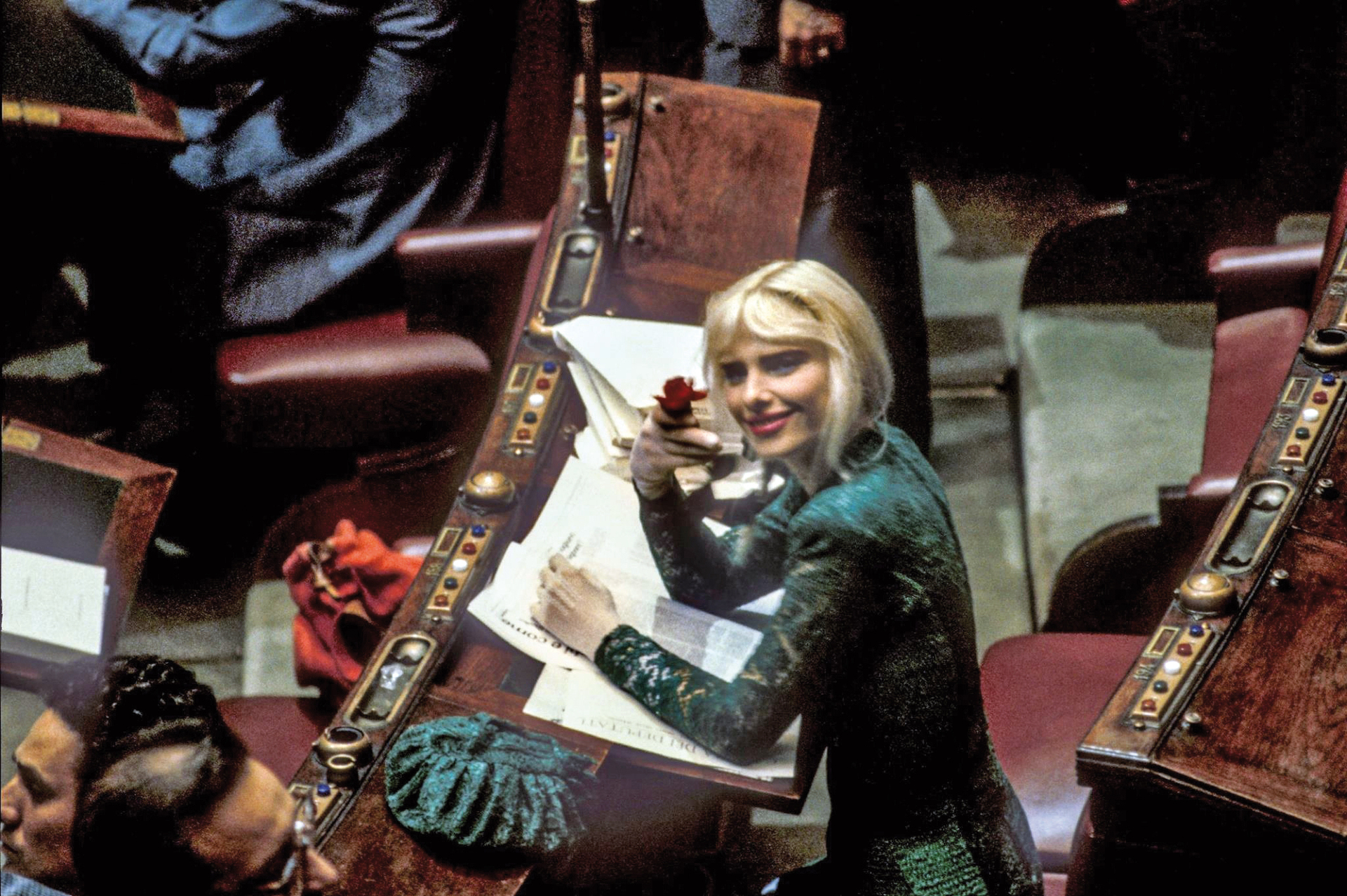 Imagen: Mimmo Frassineti. Como diputada en el Parlamento italiano.