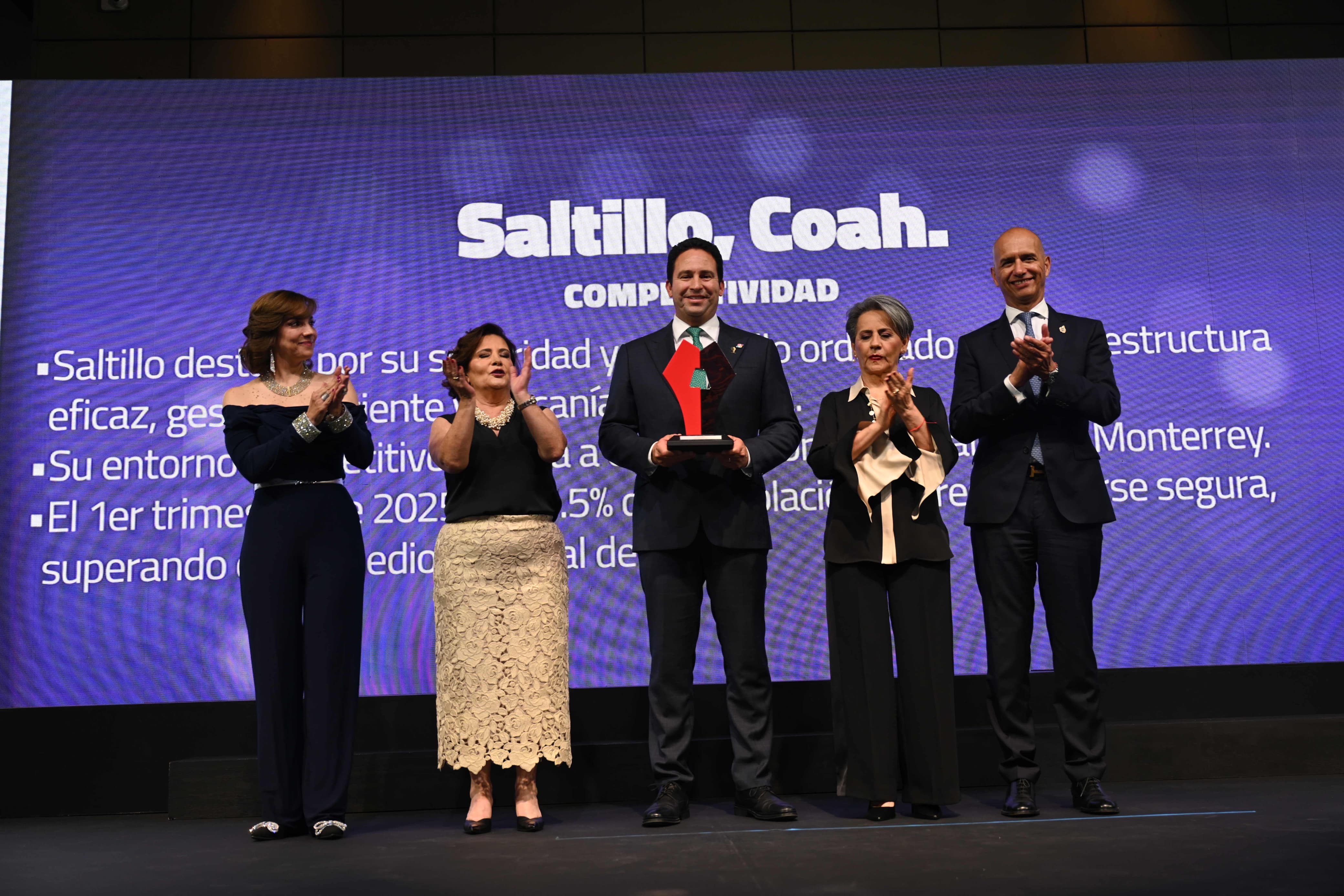 Saltillo recibe premio nacional por ser líder en competitividad