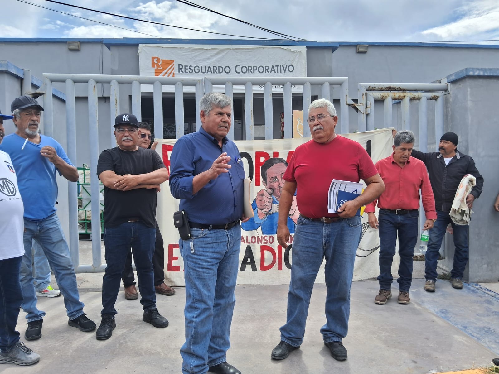 Trabajadores de AHMSA protestan por nómina inflada y sueldos millonarios de directivos