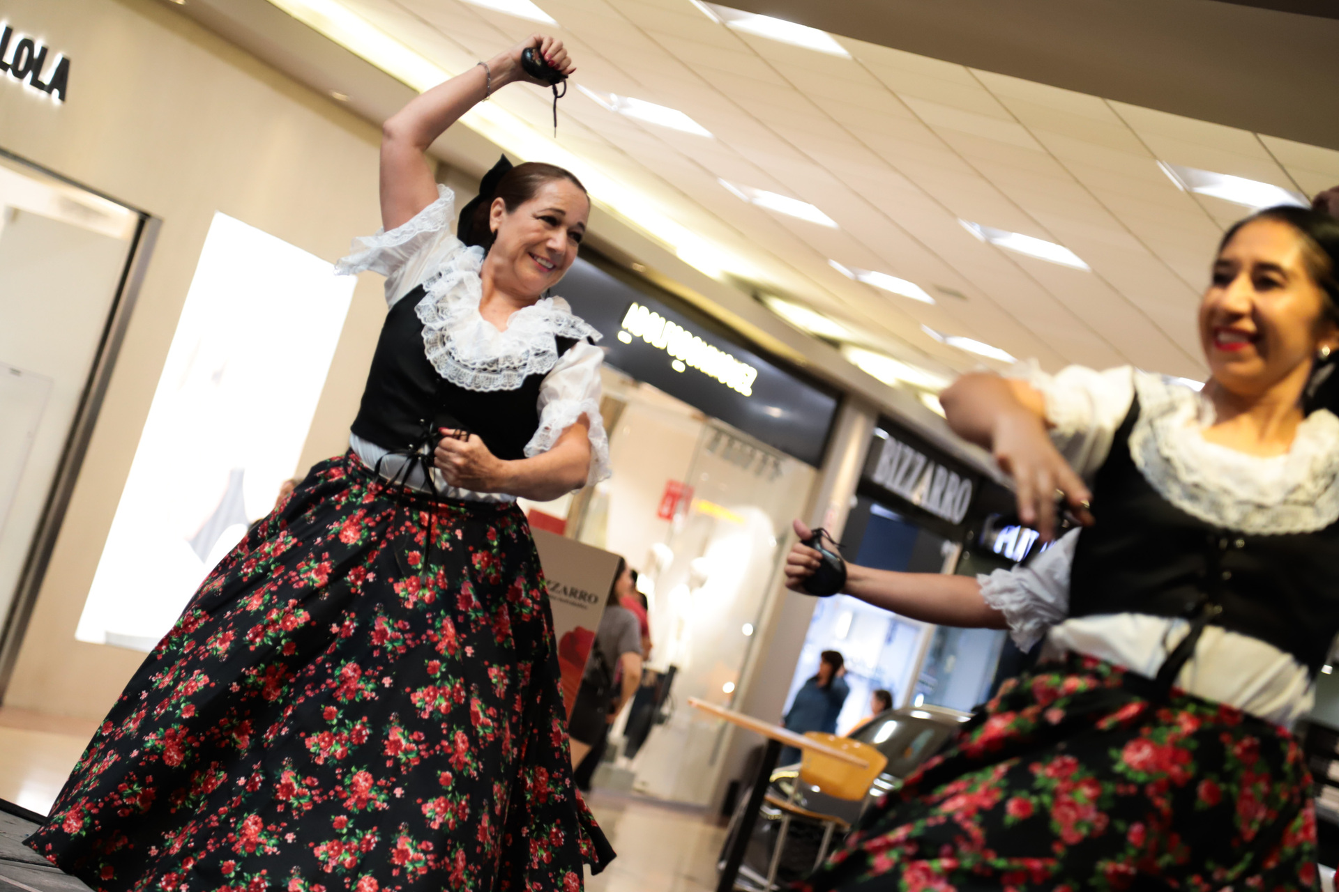 La fuerza y pasión del flamenco brillaron en Plaza Cuatro Caminos gracias a la Academia Amaya.